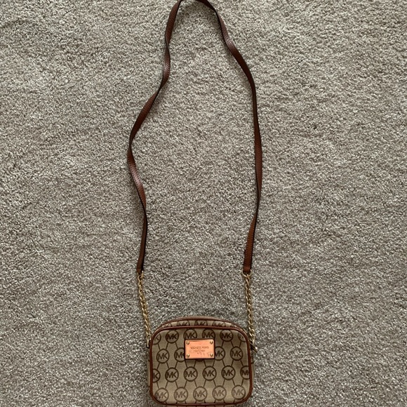 Micheal Kors Crossbody - Picture 2 of 2